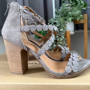 Lucky Brand Women's Lameer Oiled Suede Sandals in Titanium. 8.5